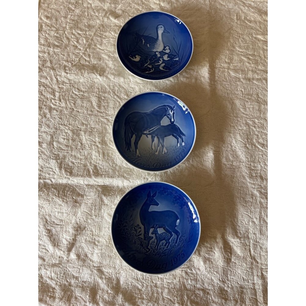 Royal Copenhagen Mothers Day Vintage Plates Blue & White Wildlife Scenes